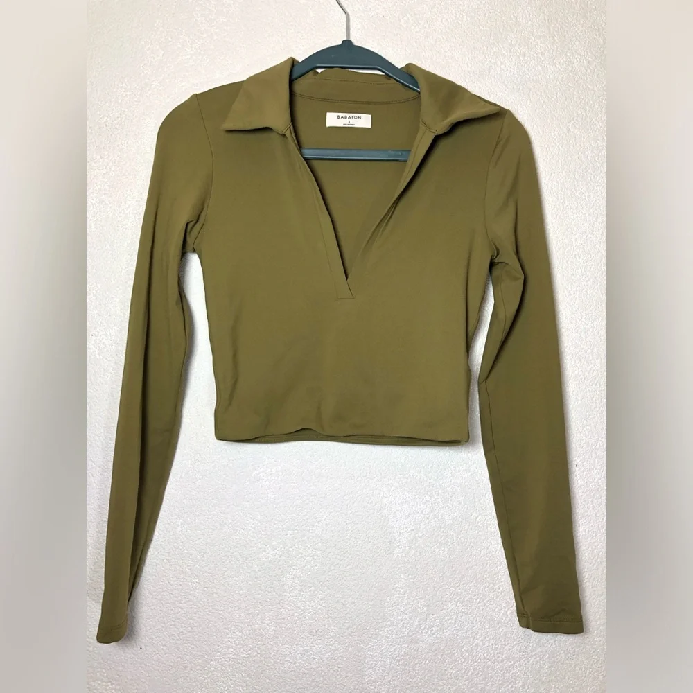 Babaton Olive Collared V-Neck Long-Sleeve Crop Top